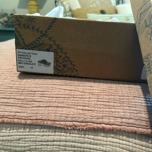 Free People Calli Clogs Milk Chocolate size 10 M - Picture 3 of 6